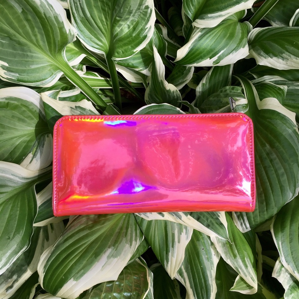 shiny pink wallet 🌱