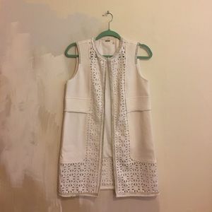 White Elie Tahari Vest with laser cut detail