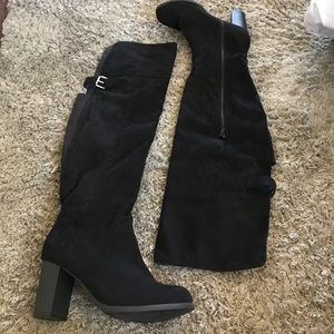 🔥Black thigh highs!🔥