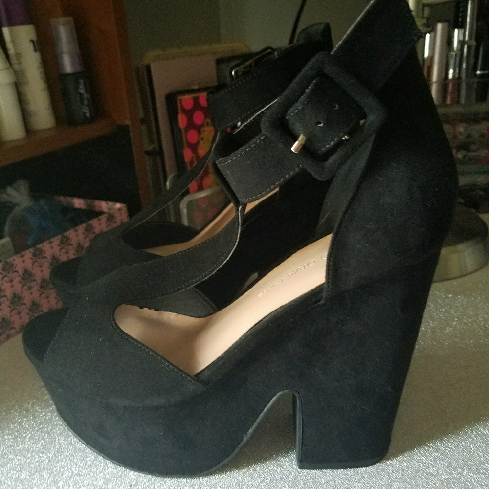 Black platform suede heels