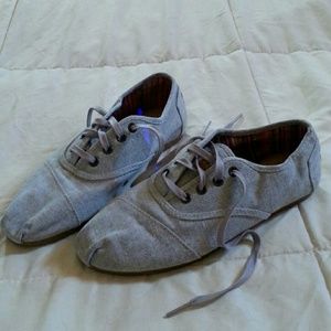 Tom's grey canvas low tops
