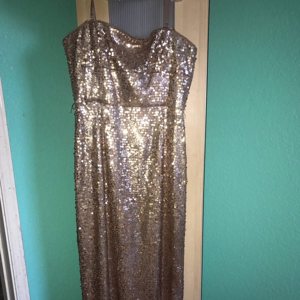 SHIMMERING GOLD SEQUENCED BCBG DRESS - Picture 4 of 6