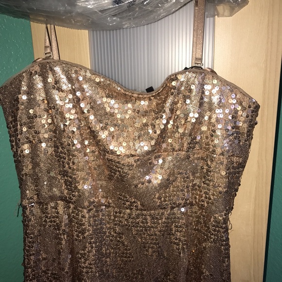 SHIMMERING GOLD SEQUENCED BCBG DRESS - Picture 3 of 6