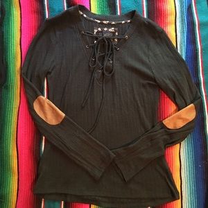 PRICE DROP ⬇️ Dark Green Laced V-neck Long Sleeve
