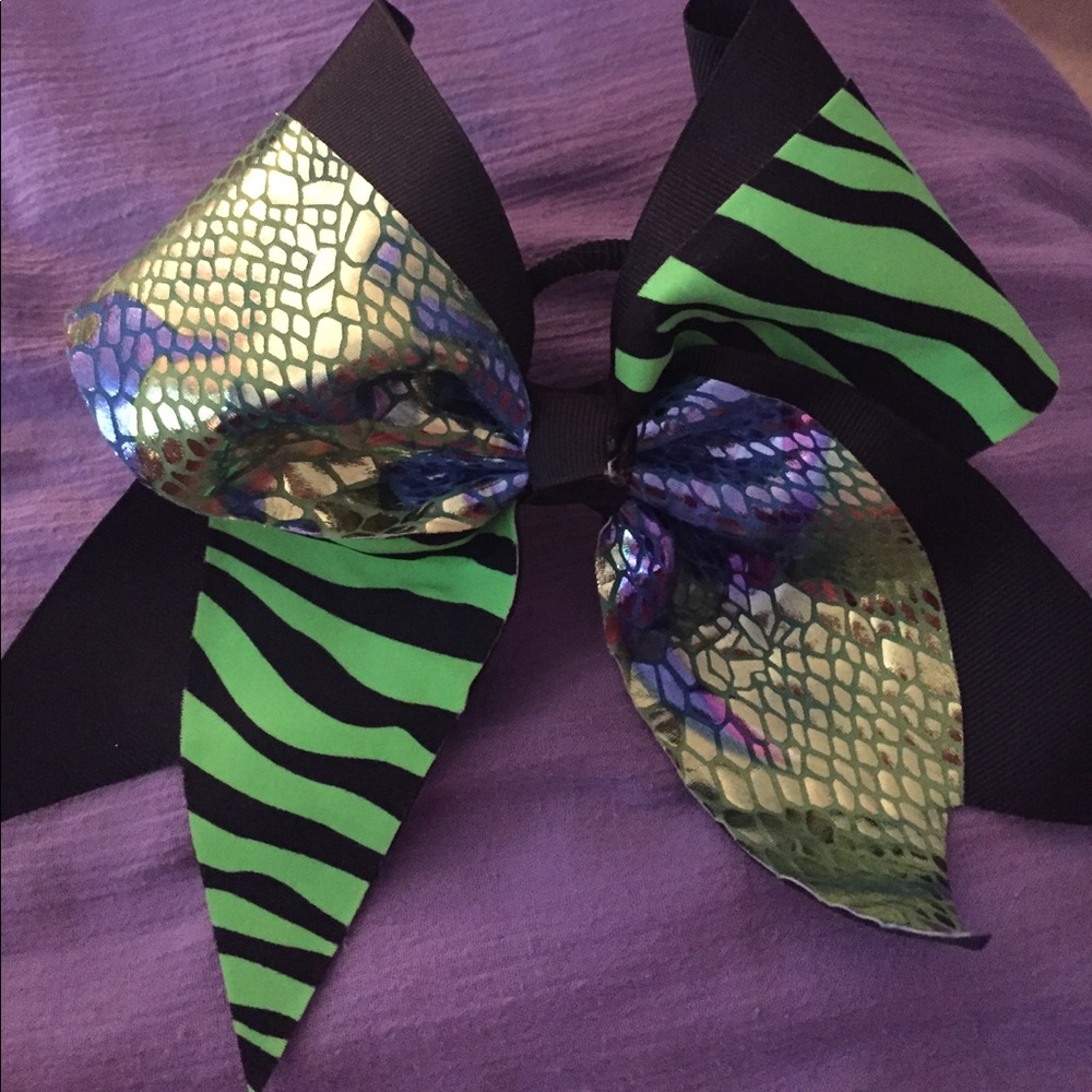 Cheer bow
