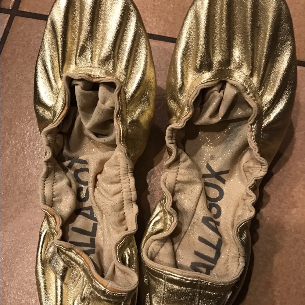 NEW, gold stretch Ballet Flats