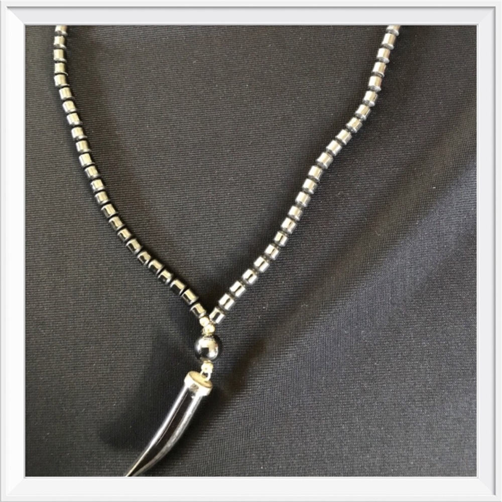 ❤️❤️❤️NWOT Men's Hematite Tooth Pendant Necklace