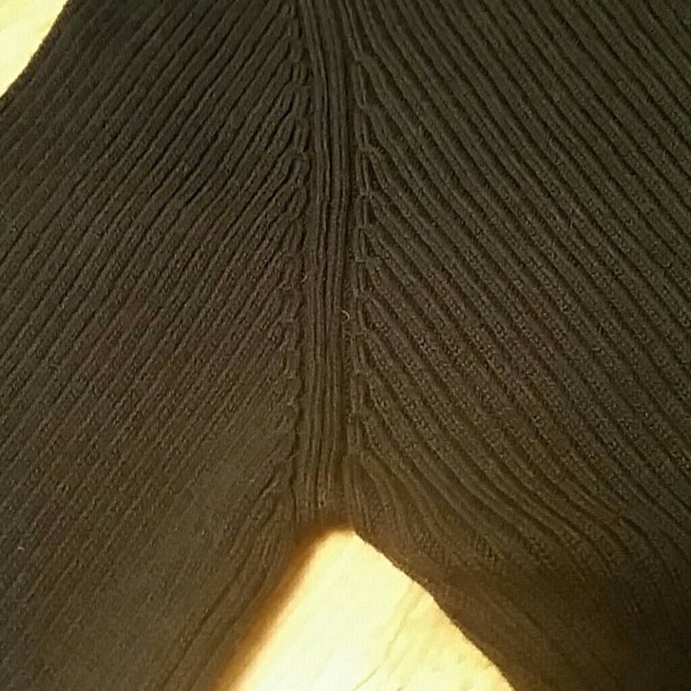 NWOT Urban Outfitters cropped sweater - Picture 5 of 6