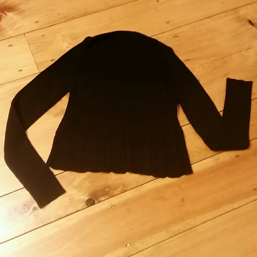 NWOT Urban Outfitters cropped sweater - Picture 6 of 6