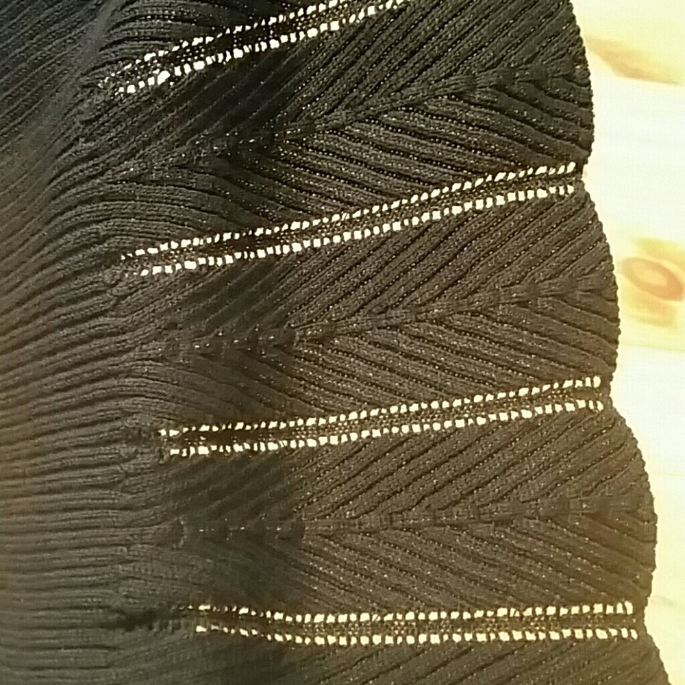 NWOT Urban Outfitters cropped sweater - Picture 3 of 6