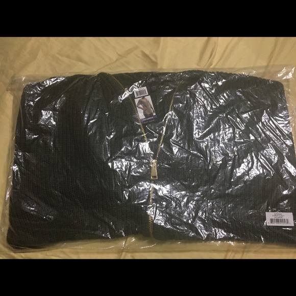 abs zip front top
Size XXL
Color Forest Night - Picture 2 of 4