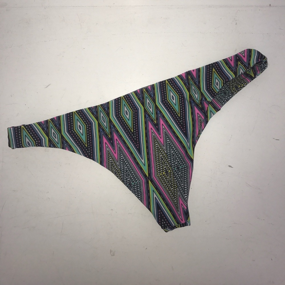 Beach Riot's Bikini - Picture 3 of 4