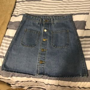 Denim skirt with buttons