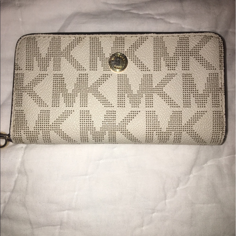 Michael Kor's wallet