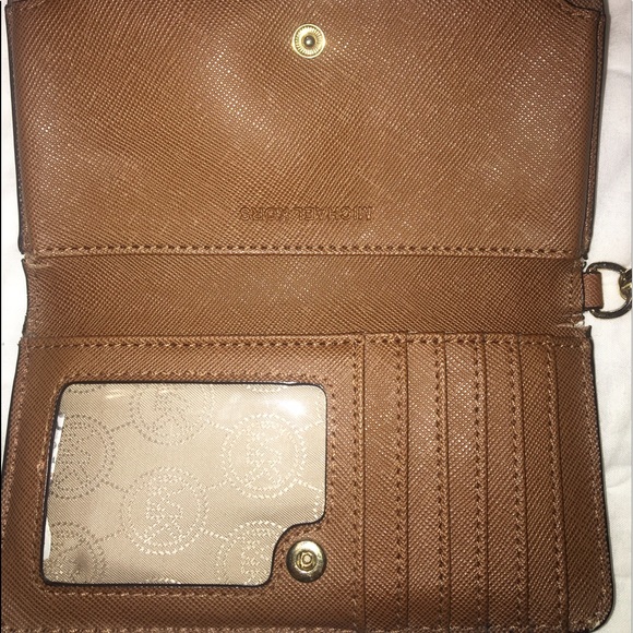 Michael Kor's wallet - Picture 3 of 3