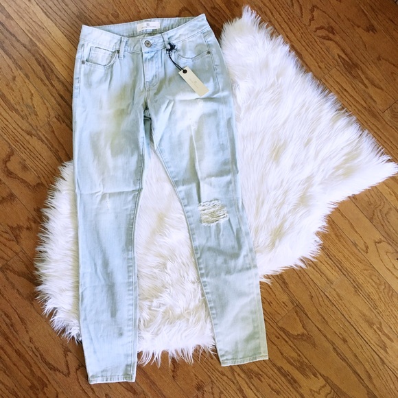 BB Dakota Denim - light distressed skinnies