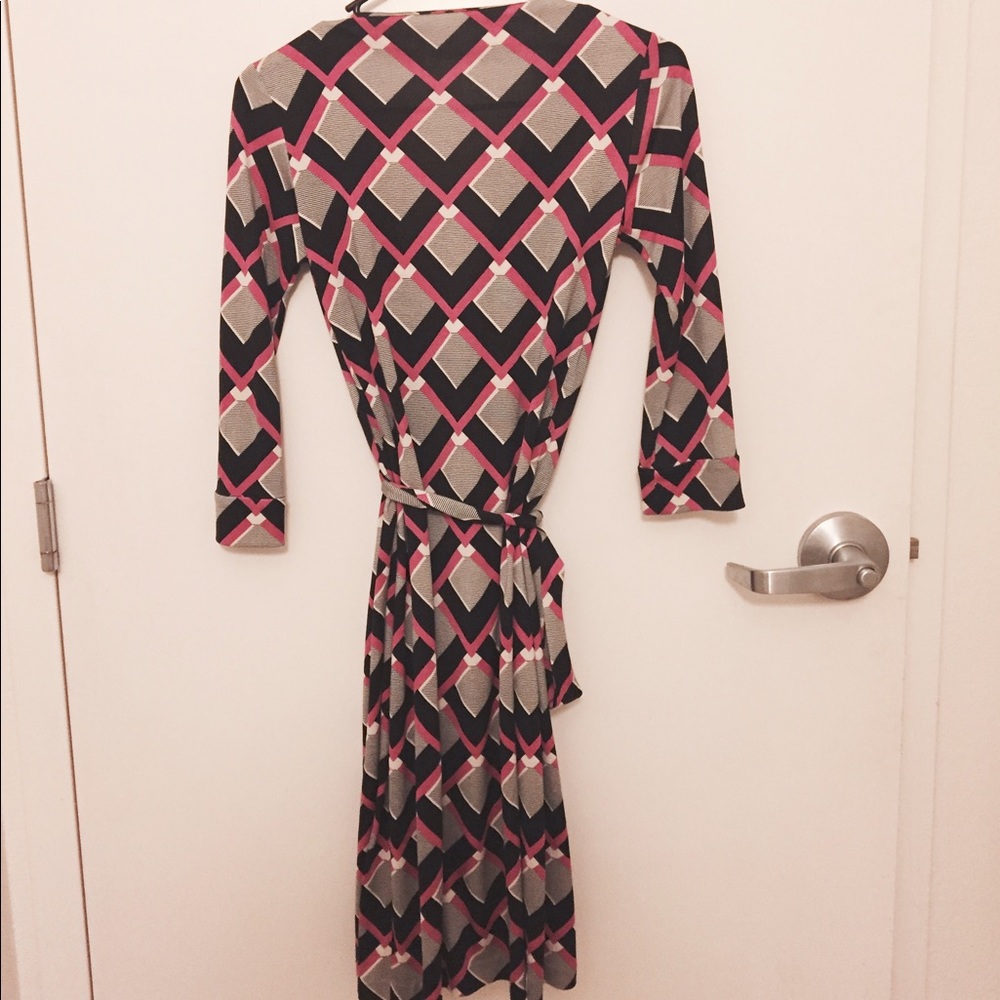 DVF Silk Wrap Dress size 0 - Picture 4 of 7