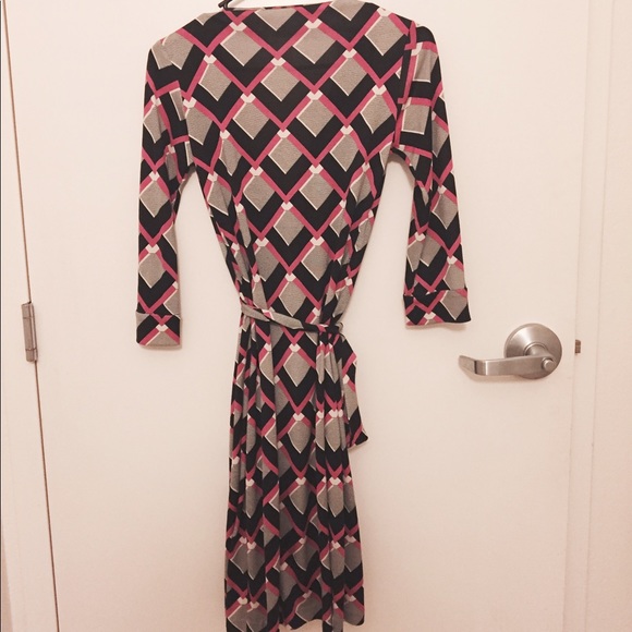 DVF Silk Wrap Dress size 0 - Picture 4 of 7