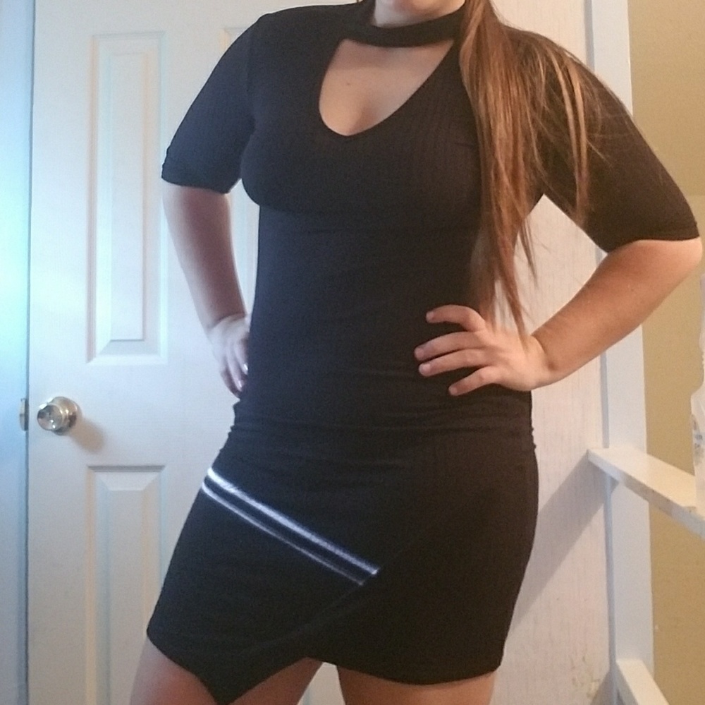 Short Sleeve Choker Dress