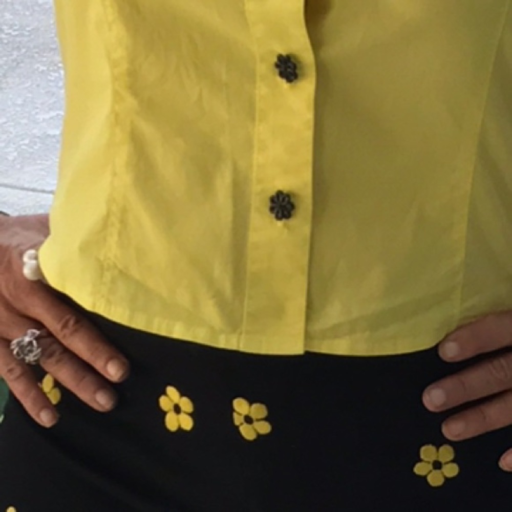 Lost in Hurricane Ian 🌺🌴HP🌴🌺2 pc cute outfit. Crop top & Capri pants - Picture 3 of 4