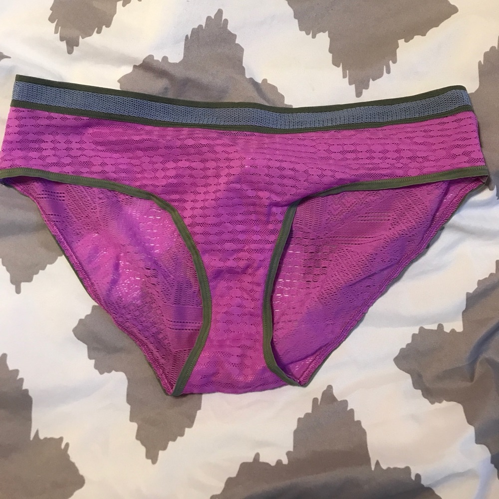 Vs pink panties.