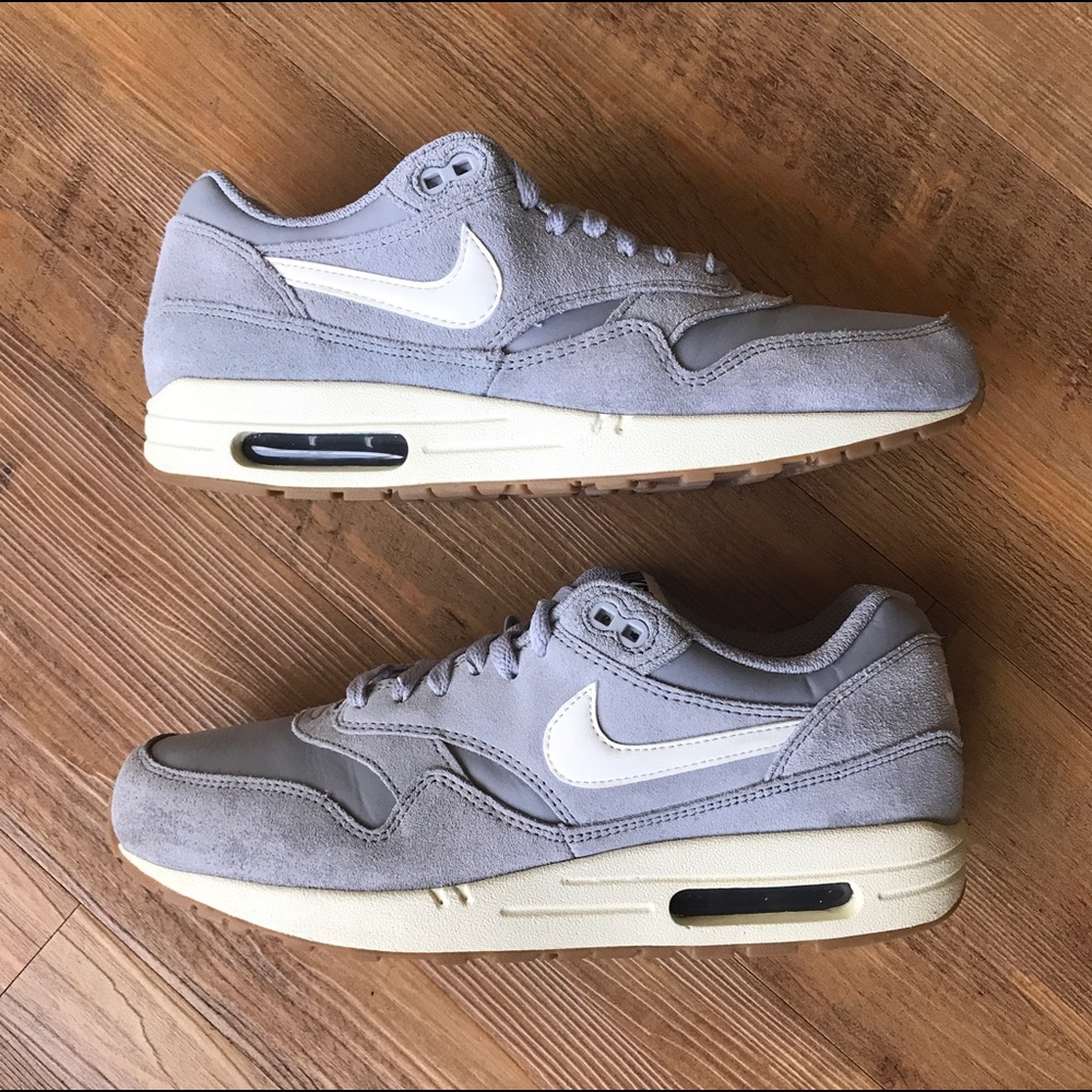 Nike Air Max 1 w/ Gum Bottom - GREY/WHITE/CREAM