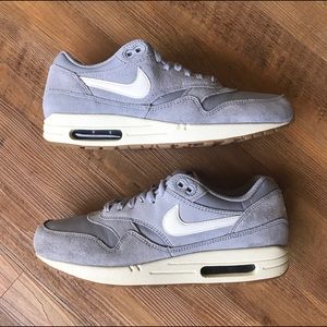 Nike Air Max 1 w/ Gum Bottom - GREY/WHITE/CREAM