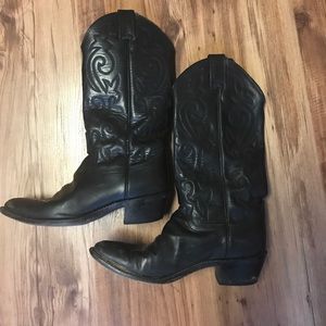Black cowboy boots size 7