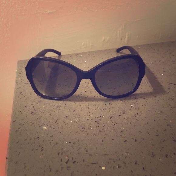 Tory Burch Sunglasses with case