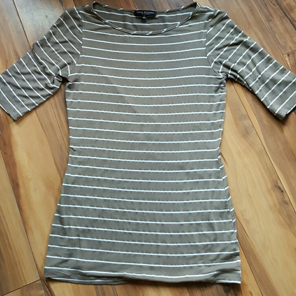 Green envelope Los Angeles shirt