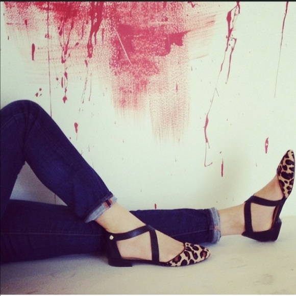 Genuine Leather Cross Strap Flats - Picture 5 of 7