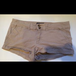 American Eagle size 6 khaki shorts