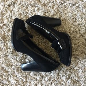 NIB I.N.C. Black Suede Leather Chunky Heel  9.5