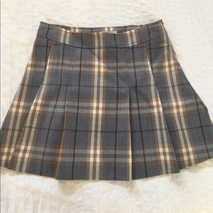 Burberry pleated 100% wool skirt