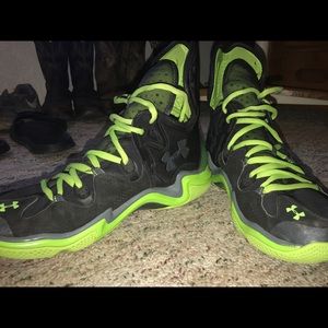 Sz. 11 1/2 basketball shoes