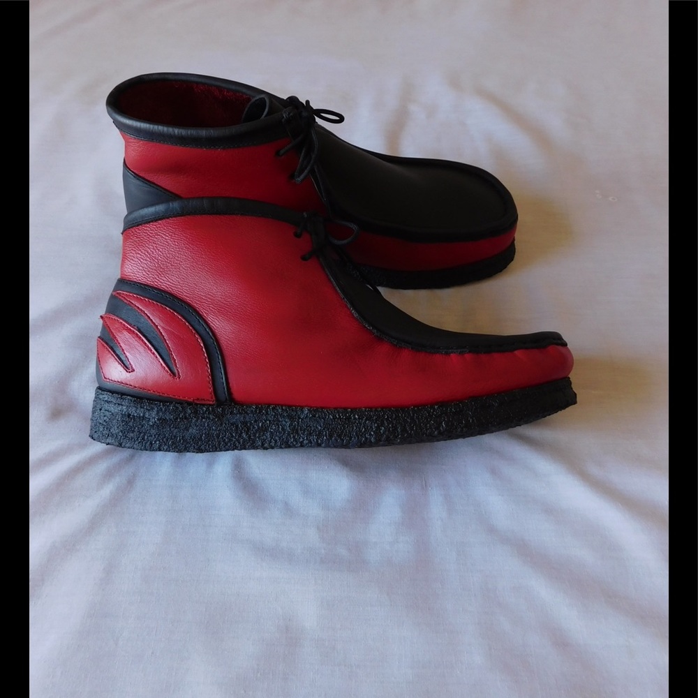 Leather! Gorgeous Red/Black Wallabies Booties
