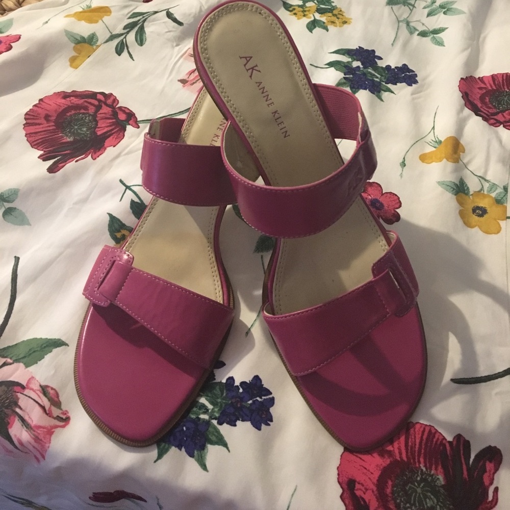 👄👄adorable ANNE KLEIN HEELS.. lipstick pink👄👄