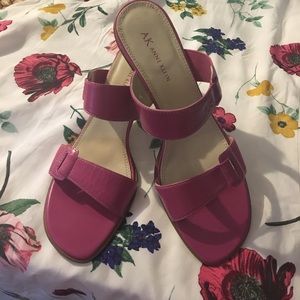 👄👄adorable ANNE KLEIN HEELS.. lipstick pink👄👄
