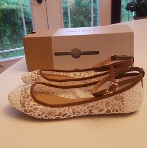 Size 8.5 white lacey flats w/ankle strap.brand new