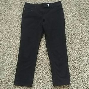Size 8 black capris from white house black market