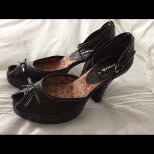 Women's size 9.5, Brown, peep-toe, 40s style heels