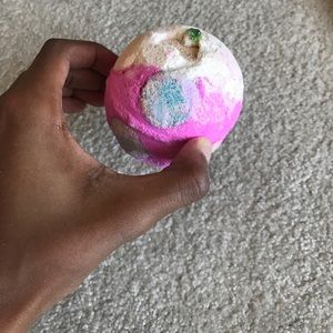 Lush bath bomb