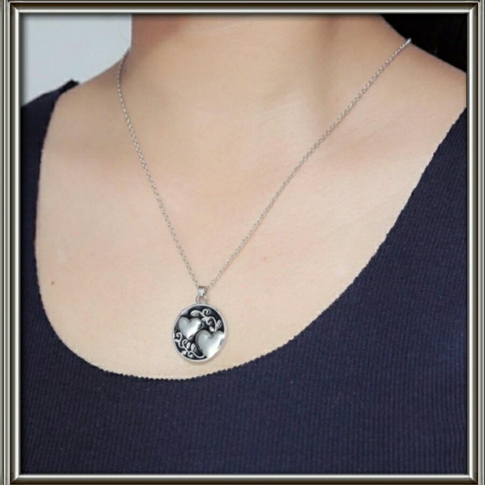Silver Sister Necklace Love 3d Heart Double Sided Pendant Neckace NWT - Picture 4 of 7