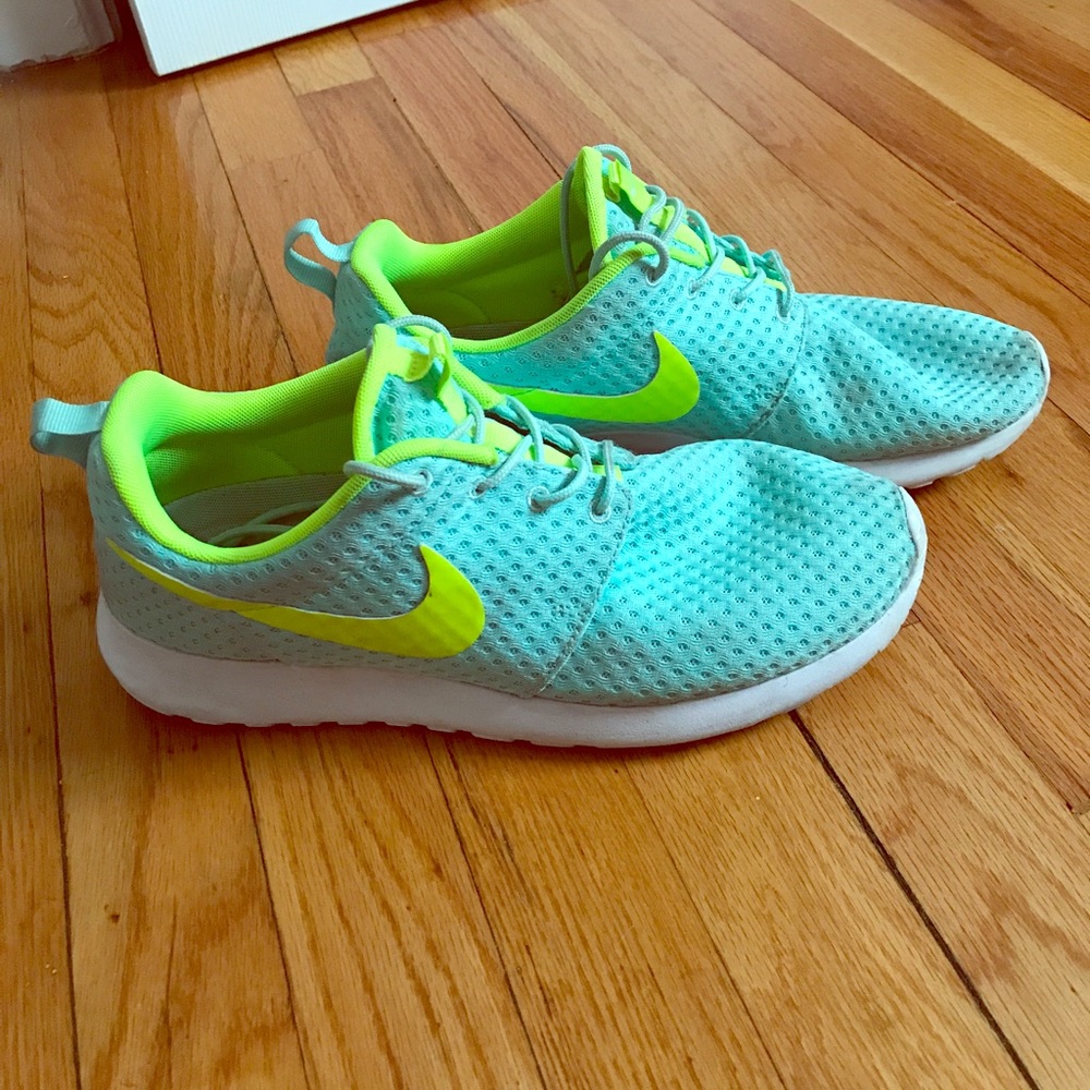 Super fun Nike Roshes!