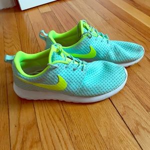 Super fun Nike Roshes!