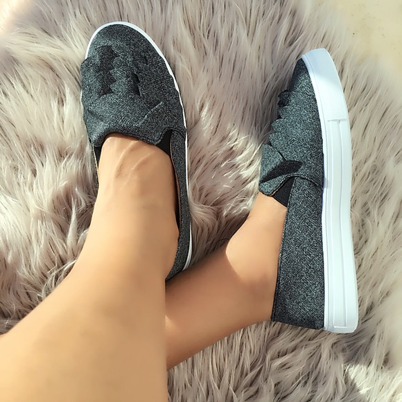 💝💕Last 1 {6}Black Denim Ruffled Slip-On Sneakers - Picture 4 of 6