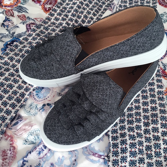 💝💕Last 1 {6}Black Denim Ruffled Slip-On Sneakers - Picture 2 of 6