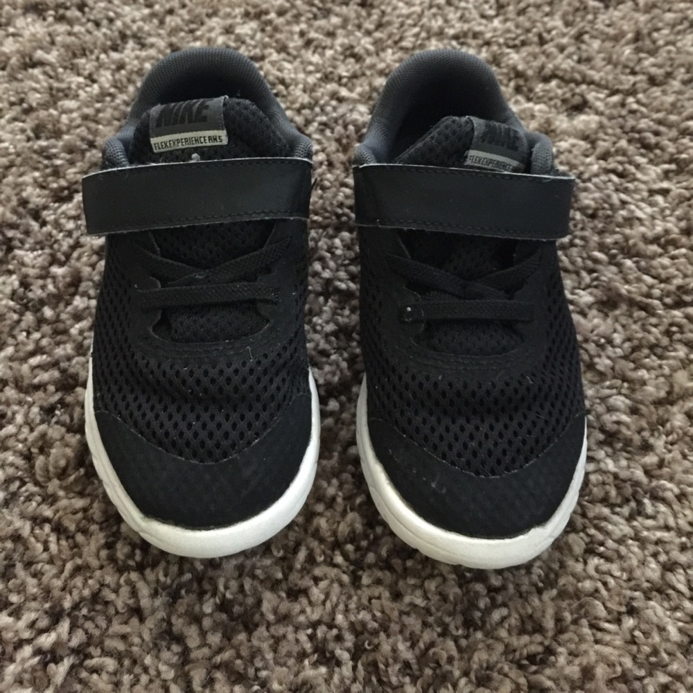 *Toddler* size 9c Nike Flex experience RN5 shoes