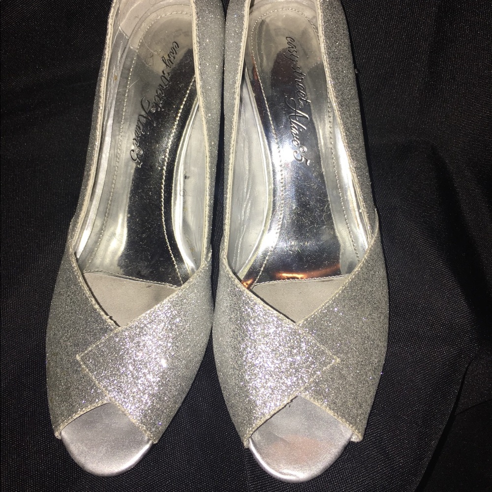 Women's silver glitter dress shoes
