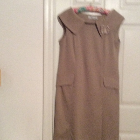Brand new dress, bought in Europe - Picture 3 of 3